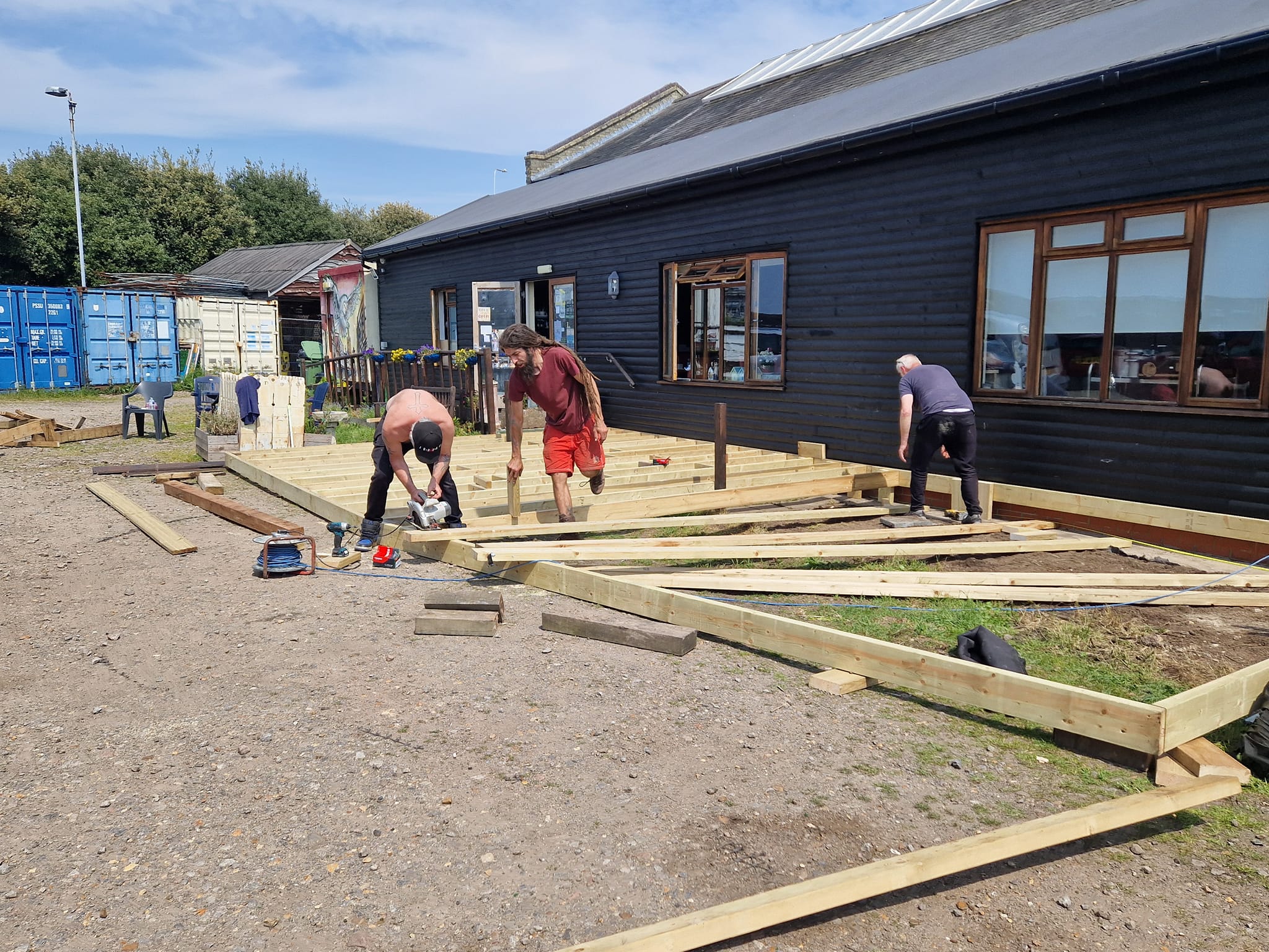 Building of a patio outside restaurant.